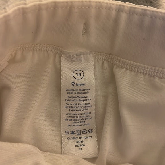 Ivivva shorts in white. Size 14 - Picture 6 of 8